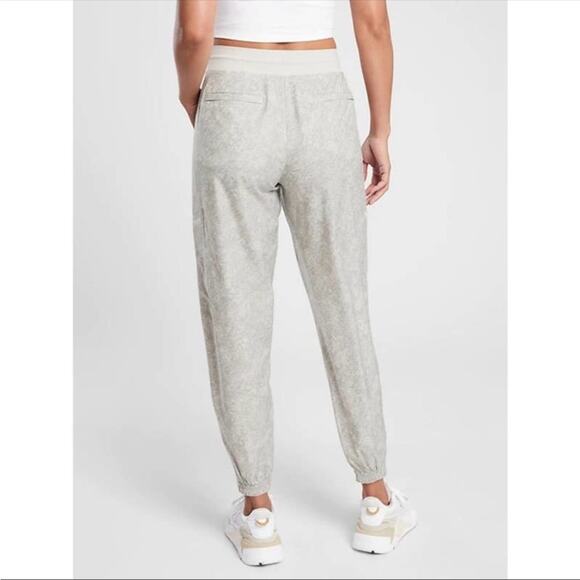 Athleta Venture Joggers Size 4 Printed Pant Viper Grey Workout Stretch Comfy - Picture 16 of 16